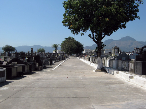 Jazigo Perpétuo - Cemitério De Inhaúma Rj ( Próximo Ao Portão Principal ).