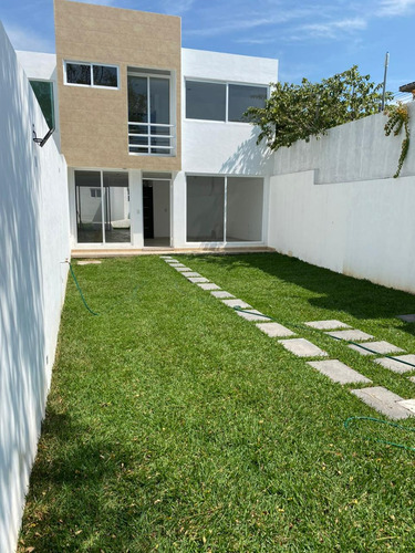 Vendo Amplia Casa Con Buena Distribución Y Gran Jardín En Cuautla Morelos