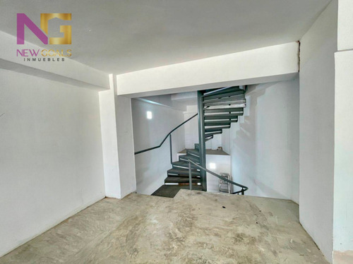 Local Comercial Ubicado En La Av. Llano Adentro