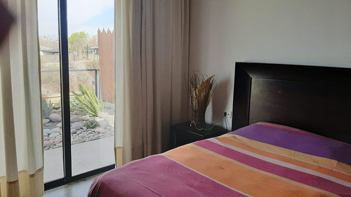 Venta Casa Diseño, Barrio Laderas, Chacras De Coria