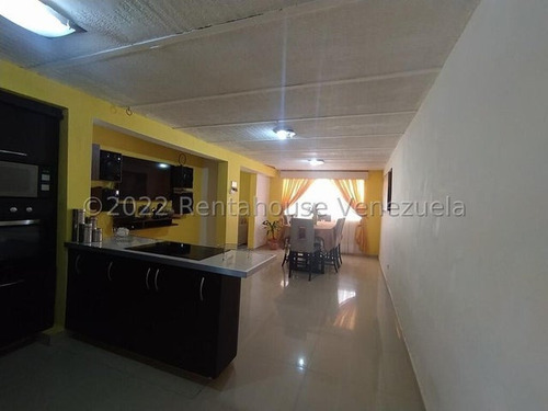 Se Vende Casa Los Samanes Urb. La Esmeraldas Maracay 23-6298 Al