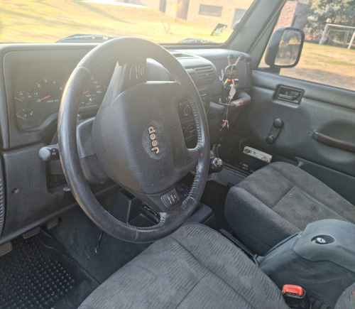 Imagen 7 de 11 de Jeep Wrangler 4.0 Hard Top Sport