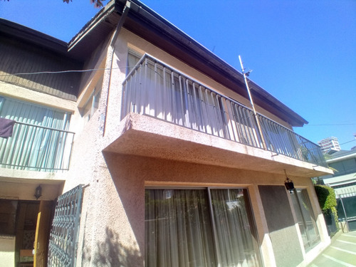 Solida Casa De Dos Pisos En Miraflores Bajo