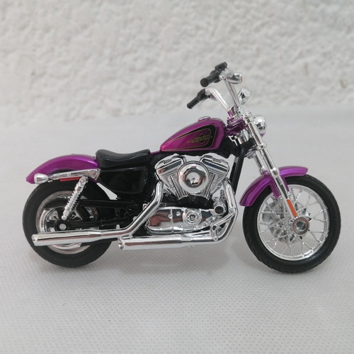Harley 2013 Seventy-two 1200v, Escala 1/18, Maisto, 12cms. 