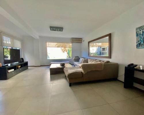 Imagen 4 de 30 de Casa De 5 Amb. Con Jardin Y Pileta