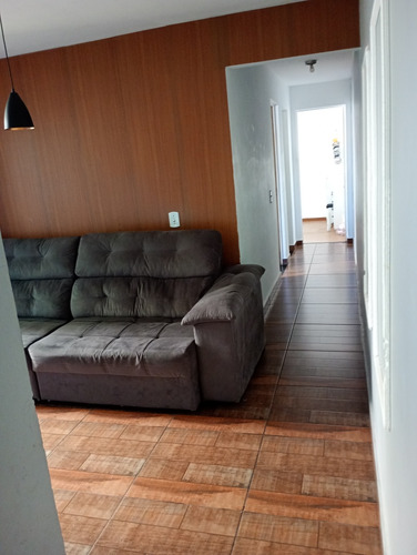Apartamento Com 2 Quartos,sala,cozinha E Banheiro + Garagem