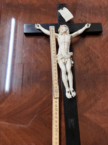 Crucifijo De Material Noble (Usado)