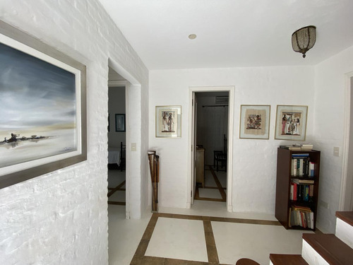 Casa En Punta Del Este En La Barra. Vista Al Mar Desde Planta Alta.