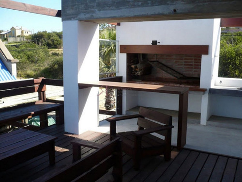 Imagen 24 de 29 de Jardin Con Piscina, Terraza Con Parrillero