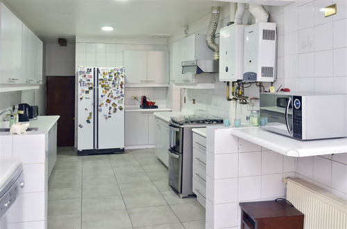 Casa En Venta De 5 Dorm .san Carlos Apoquindo Las Condes