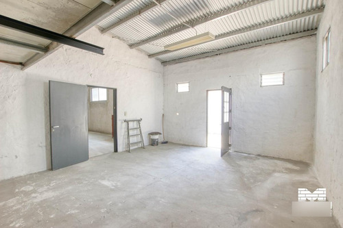 Imagen 5 de 30 de Depósito Y Casa De 3 Ambientes Con Patio Terraza Y Cochera Varios Autos