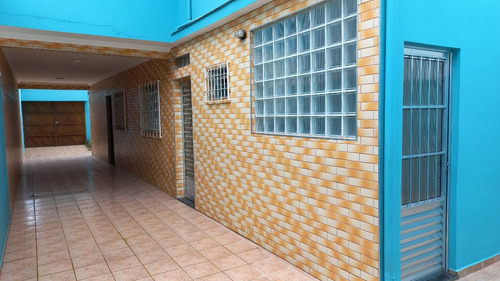 Casa Grande E Espaçosa Com Terraço E Churrasqueira Com Ótima Localização