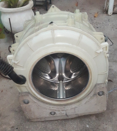 Imagen 4 de 10 de Lavadora Carga Frontal Ariston. Para Reparar. 6 Kg.