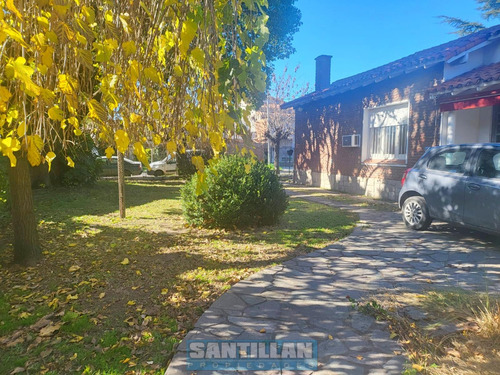 Excelente Propiedad Sobre Dos Lotes En La Mejor Zona Residencial De Ramos Mejía.