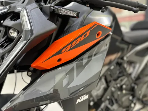 Duke 990