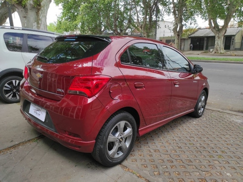 Imagen 3 de 8 de Chevrolet Onix 2017 1.4 Effect 98cv
