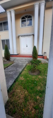 Imagen 13 de 16 de Casa Doble Con 3 Dormitorios Principales Y 3 Baños + Casa De Servicio Con Habitacion Sala Y Baño