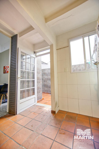 Casa Antigüa Totalmente Reciclada, 4 Ambientes, Depend, Patio. Excelente Ubicación.