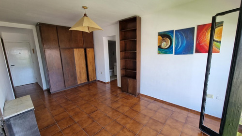 Imagen 2 de 12 de Departamento En Venta De 1 Dormitorio - Calle 51 Esq. 2 - La Plata
