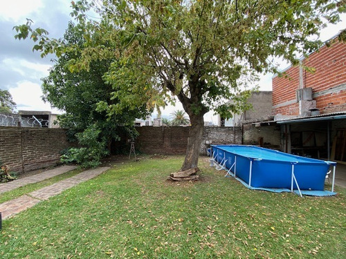 Imagen 2 de 9 de Venta - Lote Con Casa Estilo Alpina En Monte Grande!