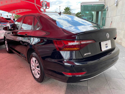 Imagen 4 de 14 de Volkswagen Jetta 2020 2.5 Trendline Mt