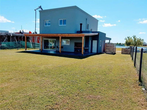 Venta De Casa En El Canton Barrio Puerto