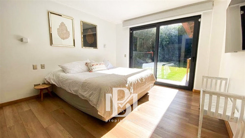 Casa En Venta De 3 Dorm. En Lo Barnechea