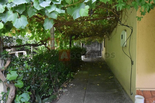 Casa De 3 Dormitorios En Villa Colon