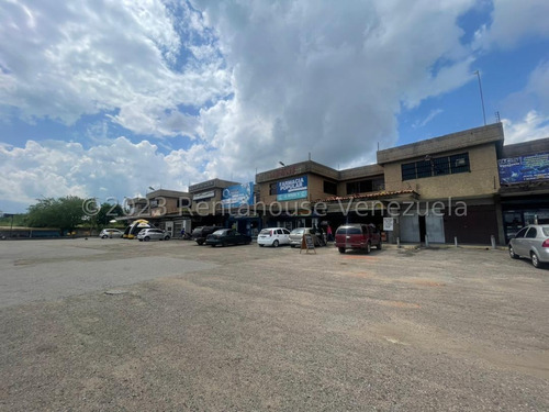 Local En Venta Inm Flor Amarillo Ubicado En Via Principal Con Alto Flujo De VehĂculos Y Muy Cercano A Conjunto Residencial. Cuenta Con Area De Despacho , Deposito , Mezzanina. Valencia 24-8210