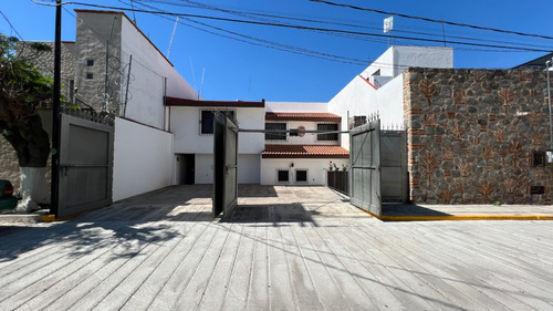  Casa En Venta | 4 Recámaras, 6 1/2  Baños, Garage, Alberca Y Jardín En Brisas