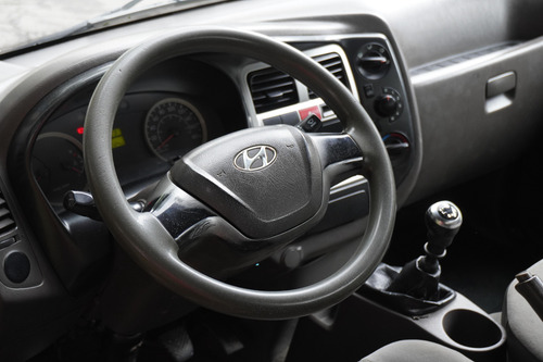 Hyundai HR 2.5 LONGO SEM CAÇAMBA 4X2 16V 130CV TURBO INTERCOOLER DIESEL 2P MANUAL
