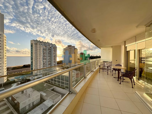 Departamento En Venta De 2 Dormitorios En Torre Season, Punta Del Este - Ref : Eqp5702