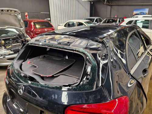 Mercedes Benz A 250 -chocado-