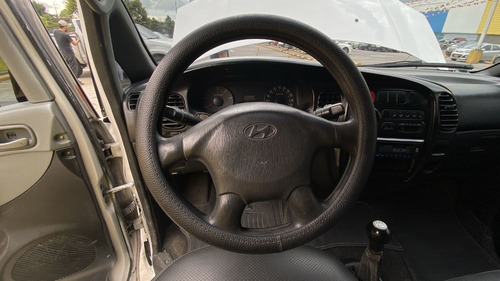 Imagen 13 de 18 de Hyundai Starex Panel 2.6