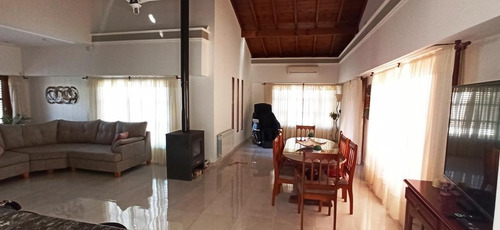 Excelente Chalet De 4 Ambientes Sobre Lote De 500m2