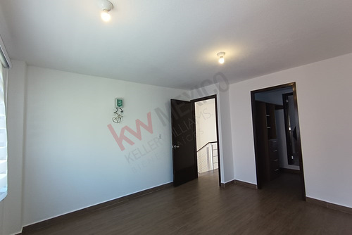 ¡descubre Tu Nuevo Hogar! Casa Moderna De 3 Recámaras, 3 Baños Y Estacionamiento Para 2 Autos...