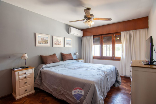 Venta Casa 5 Dorm Cochera Poeta Lugones Cba