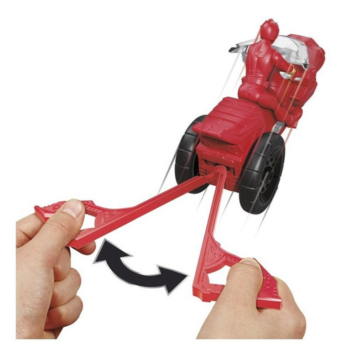 Figura roja de Power Ranger y T-rex Battle Rider de Hasbro