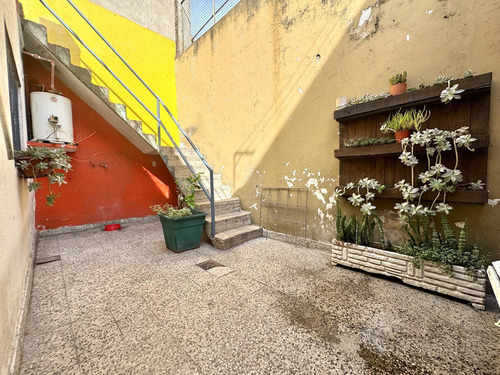 Venta Casa 3 Ambientes Con Terraza, Cochera Y Patio En Ciuda