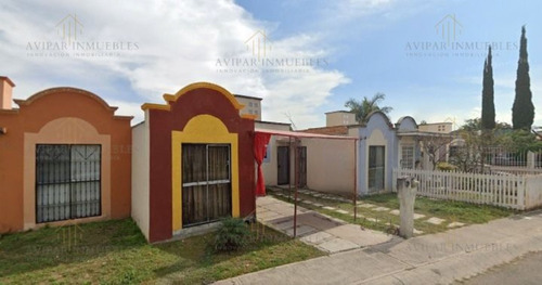 Casa En Venta En Jalisco, Cto Toronjil, Hacienda Los Fresnos. (reb)