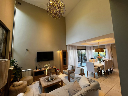 Venta Casa Barrio Dalvian
