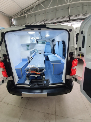 Imagem 4 de 8 de Peugeot Partner Furgon 1.6 800kg Flex 5p