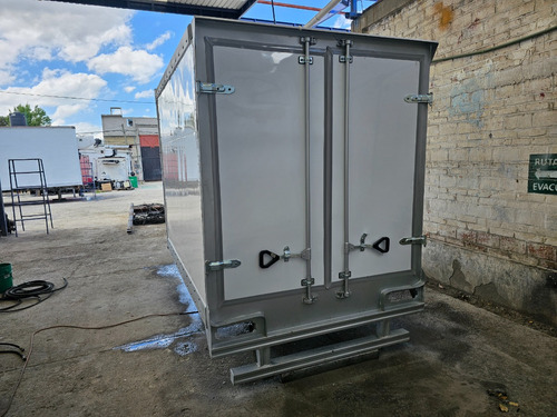 Caja Refrigerada Para Toyota Hilux 2024