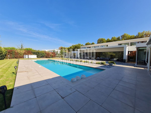 Casa En Venta En Las Brisas De Chicureo