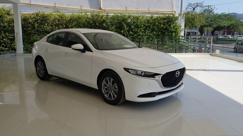 Mazda 3 Touring 2.0 Mecánico Blanco Nieve Perlado