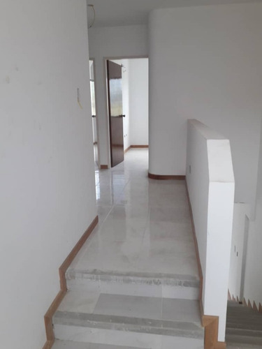 Imagen 2 de 11 de Town House En Res. Santa Cruz, Foth-167