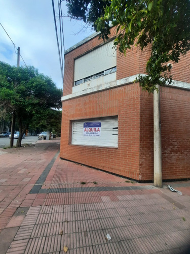 Alquiler Importante Esquina En B° Pueyrredon