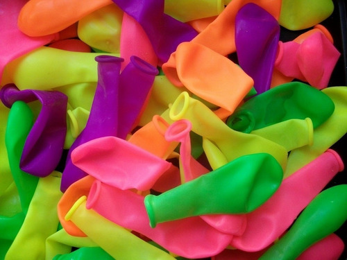 Imagen 2 de 6 de Globos Latex Fluo Surtidos 9 Pulgadas 50 Unidades Deco