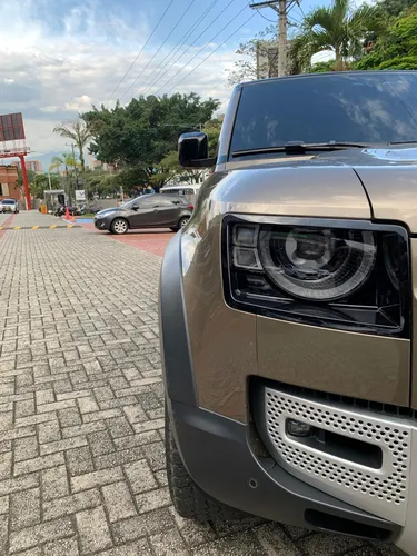 Land Rover Defender First 2021