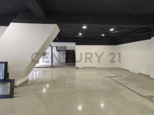 Arriendo Gran Local En Centro Cívico Santiago Centro